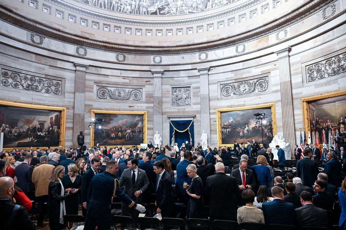 Trump otorga la Medalla del Congreso del Espacio a los astronautas de Artemis II