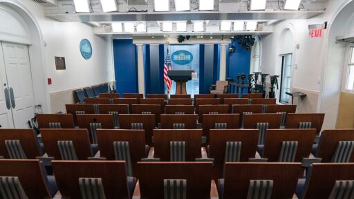 Donald Trump y veto a la prensa en la Casa Blanca