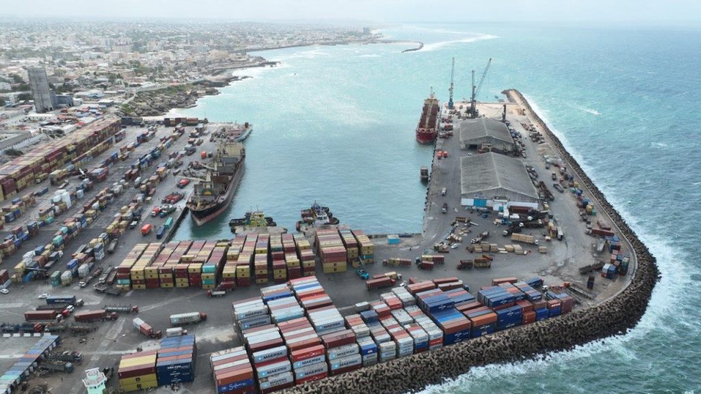 Turquía y Somalia liberan buque de carga secuestrado por piratas