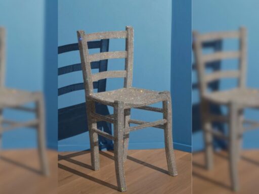 Un error que salió muy caro: Turista rompe ‘La Silla de Van Gogh’, valorada en más de €40mil