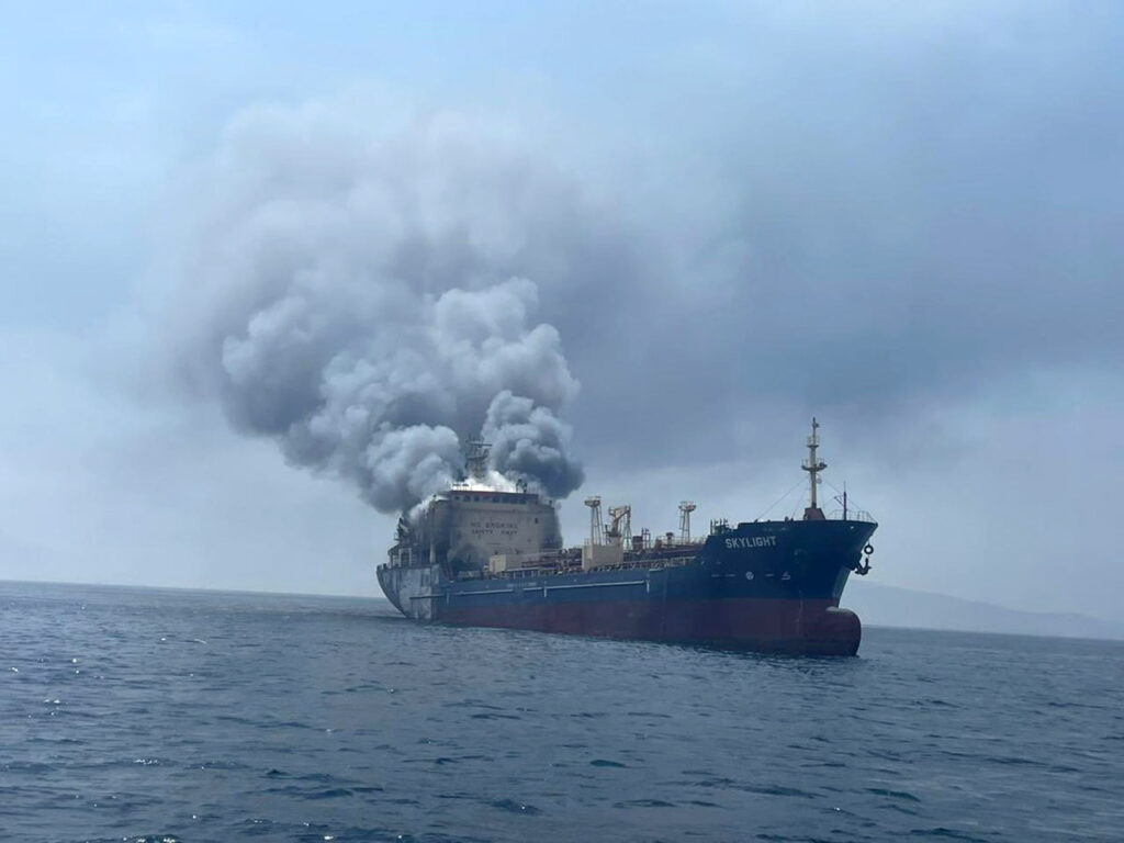 Un petrolero es alcanzado en Ormuz tras la escalada entre EE. UU. e Irán