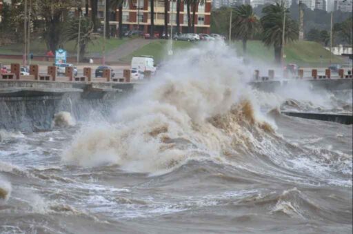 Uruguay emite alerta roja por grave ciclón