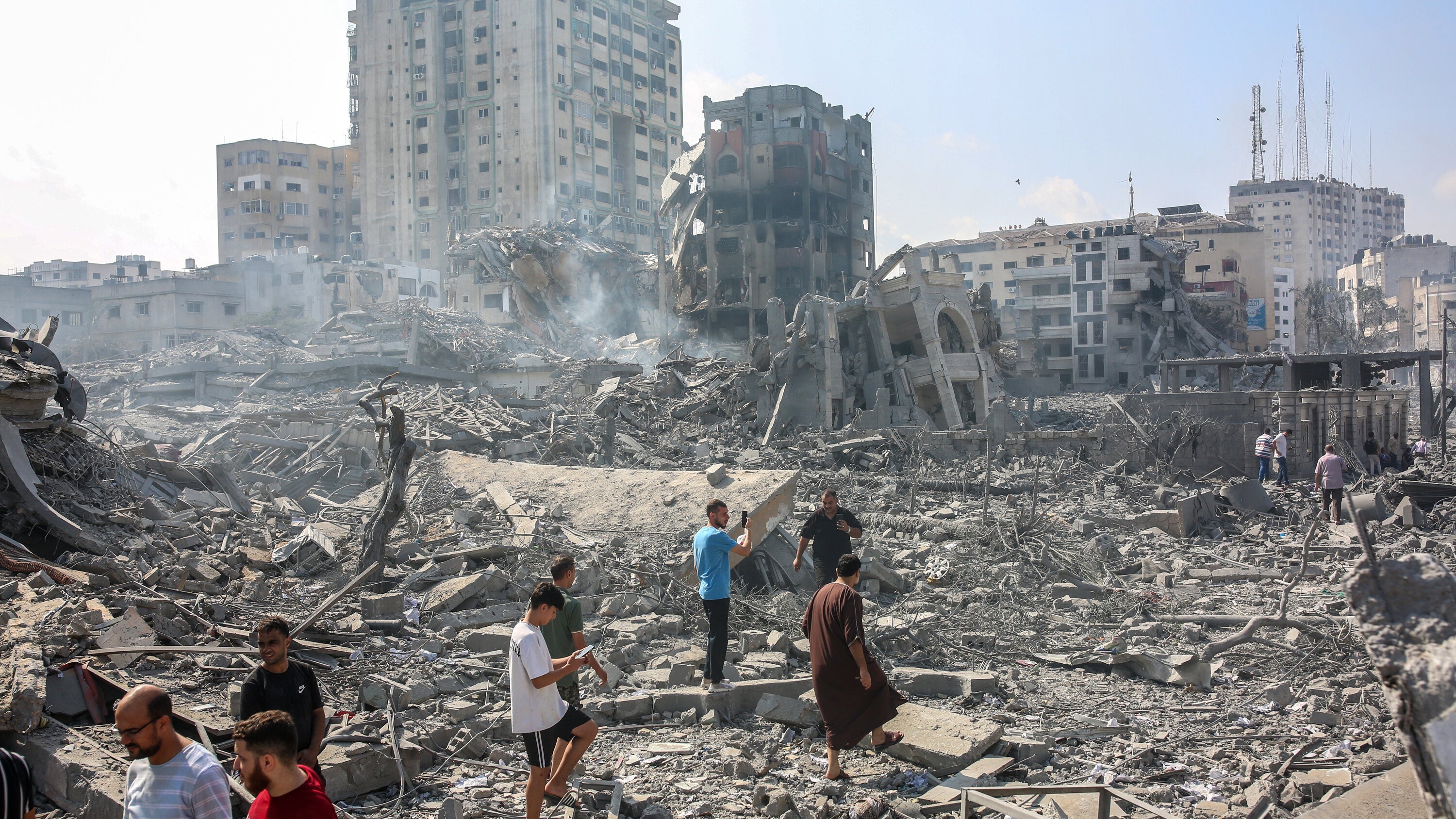 Video: Israel ataca planta de desalinización y mezquita en Gaza
