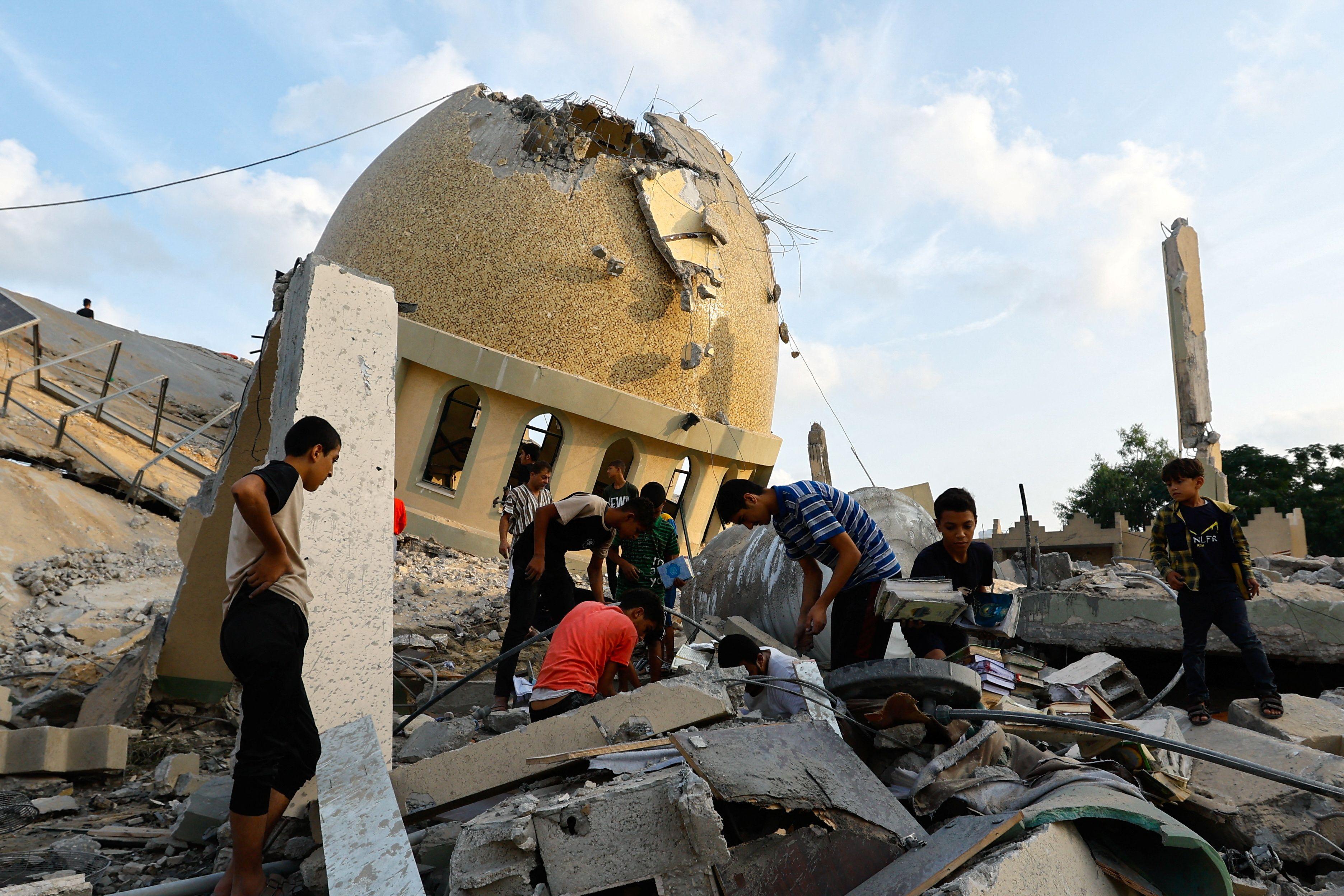 Video: Israel ataca planta de desalinización y mezquita en Gaza