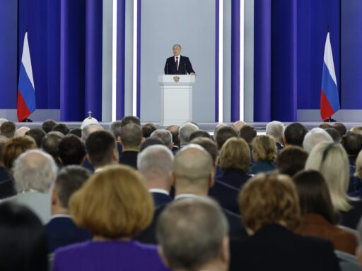 Vladimir Putin asegura que los rusos respaldan la invasión a Ucrania y que Rusia es “una barrera” para el “nazismo”
