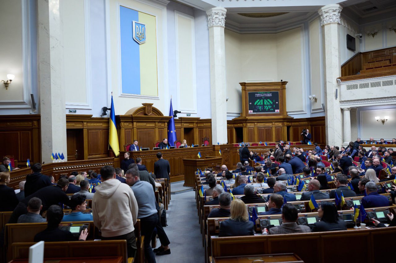 Zelensky bajo escrutinio: exministro exige respuestas sobre corrupción