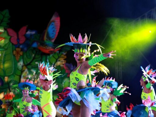Imagen ilustrativa de Carnaval de Mérida 2025: concurso de comparsas llena de color