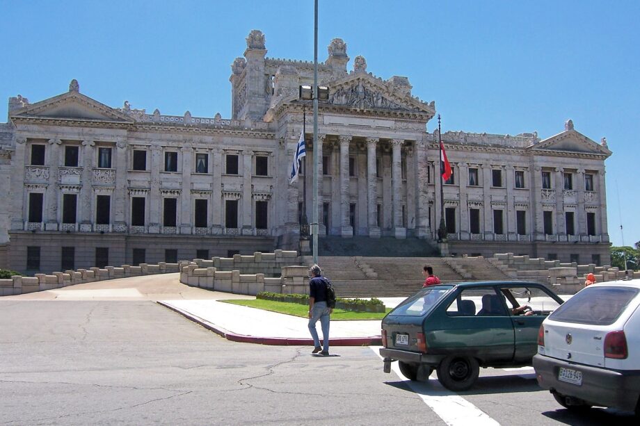 Ciudadanos legales serán nacionales uruguayos: el Gobierno envía un proyecto clave al Parlamento