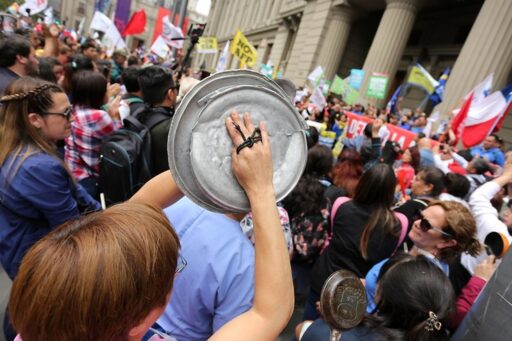 cacerolazos y bloqueos