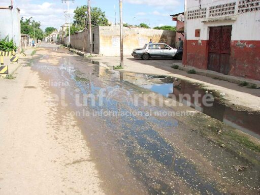 Imagen ilustrativa de Aguas negras colman la calle Torres de Carora | Diario El Informante