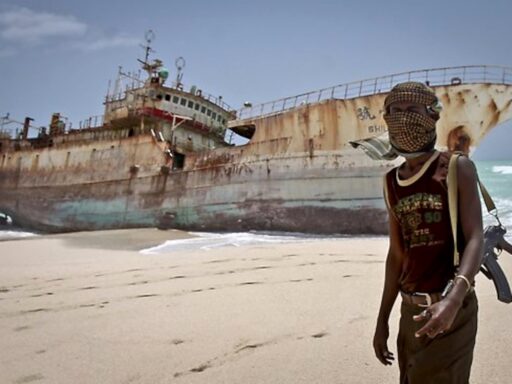 De los Sea Peoples a la costa somalí: la historia real de la piratería