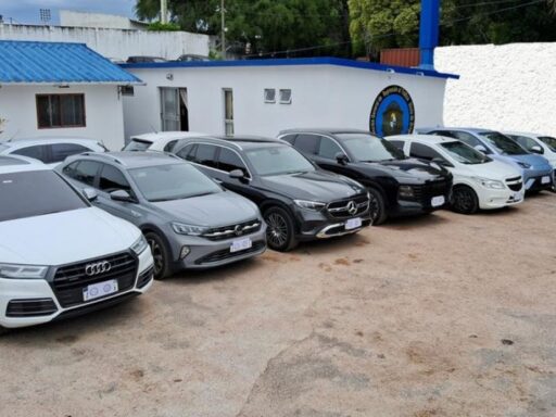 Vehículos de alta gama decomisados en la Operación Iro por la Policía y Fiscalía