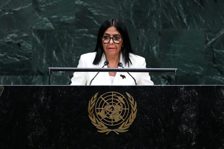 Delcy Rodríguez fija Navidad al 1 de noviembre para dinamizar comercio