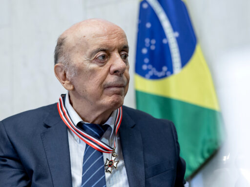 Protagonista da política brasileira, José Serra recebe Colar de Honra ...