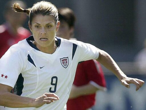 Mia Hamm: la leyenda que transformó el fútbol femenino - Portada Oficial