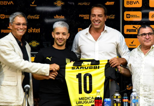 Imagen ilustrativa de Peñarol presentó dorsales del plantel 2025: mirá los números de Campaña ...