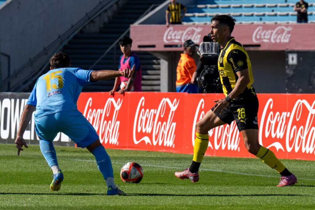 Imagen ilustrativa de Montevideo City Torque 0-2 Peñarol: el aurinegro cumplió, ganó, pero ...