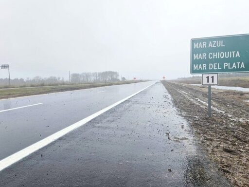 Imagen ilustrativa de Kicillof inauguró un nuevo tramo de la Autovía en la Ruta 11 y todo el ...