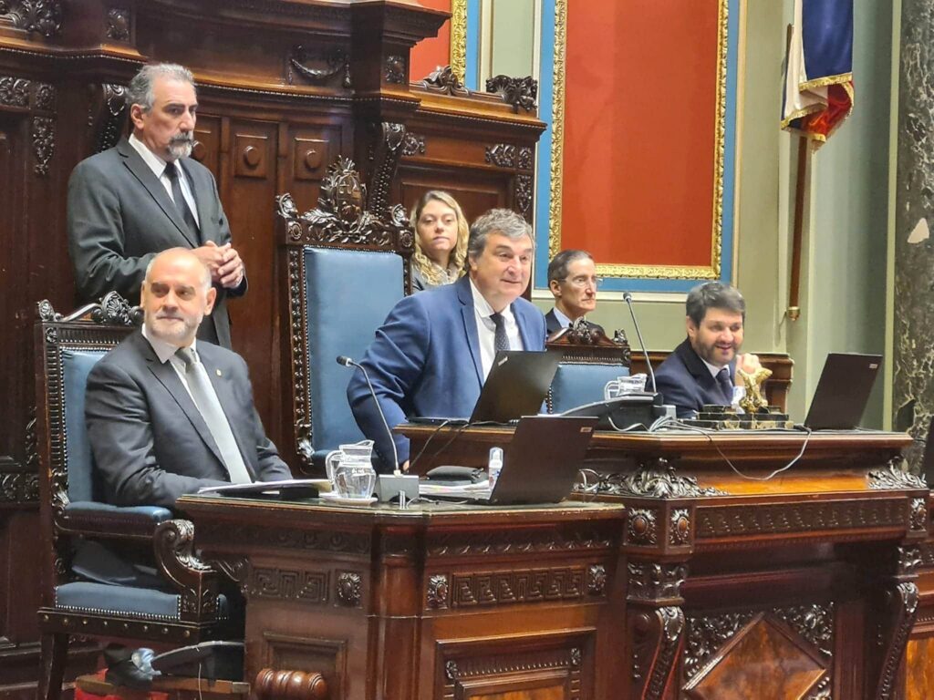 Imagen ilustrativa de El Senador Sergio Botana asumió la Vicepresidencia de la República ...