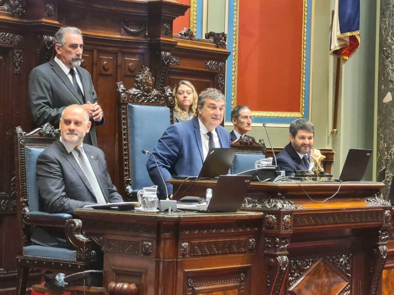 Botana tacha de “gran mentira” el proyecto de jubilación a los 60