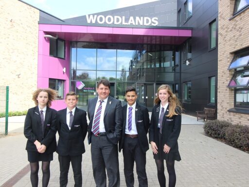 Imagen ilustrativa de Woodlands The Woodlands High School From Mr