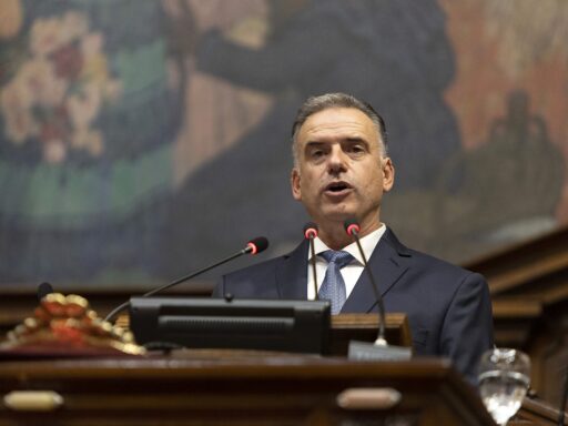 Imagen ilustrativa de Uruguay’s Yamandú Orsi calls for unity in his inauguration speech ...